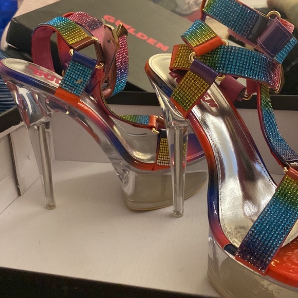 Golden Bulls Platform Heels - Picture 4 of 10